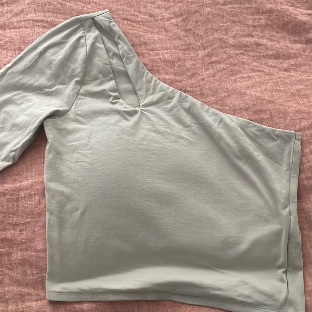 One sleeve crop top